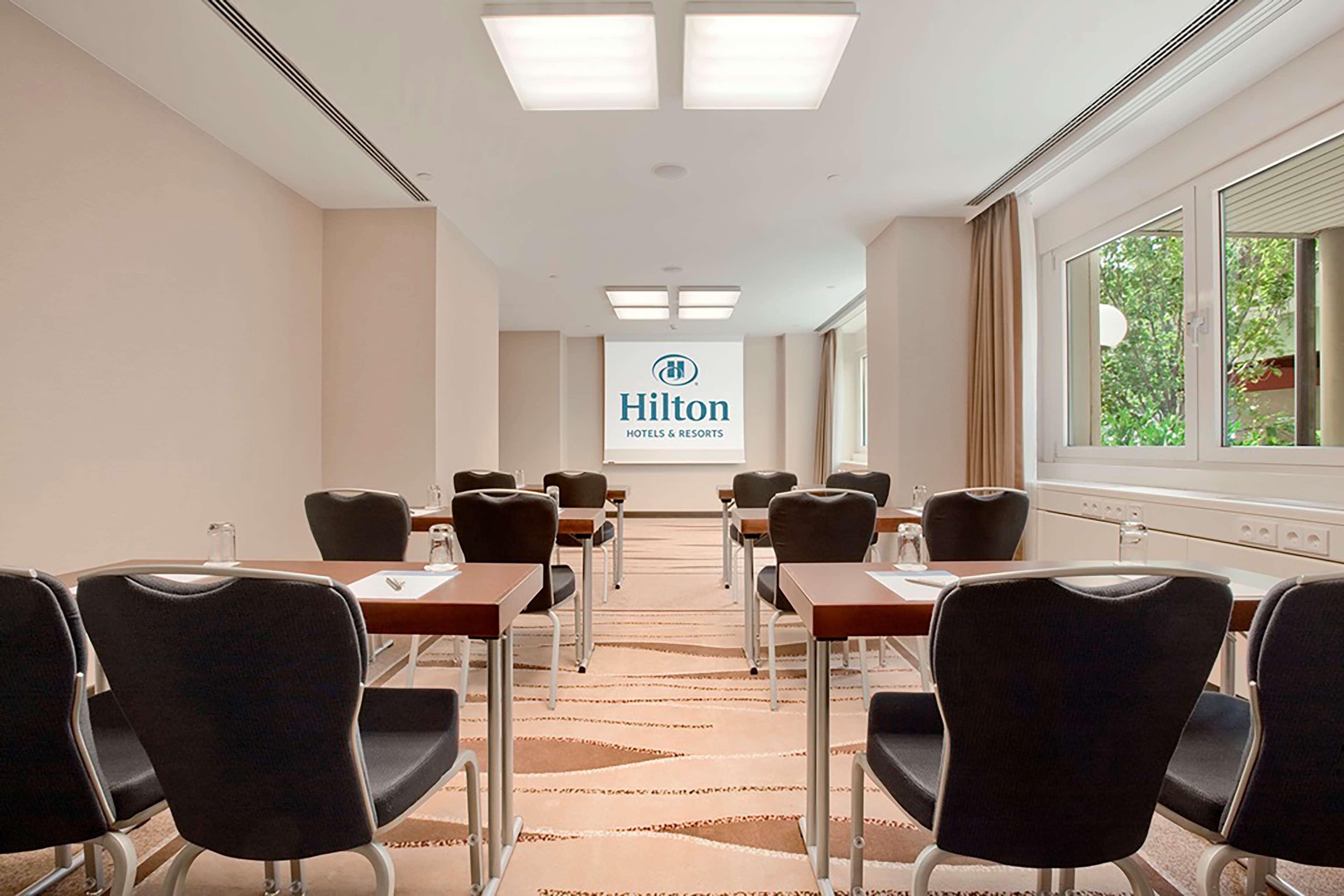 Hilton Vienna Waterfront Hotel Exterior foto